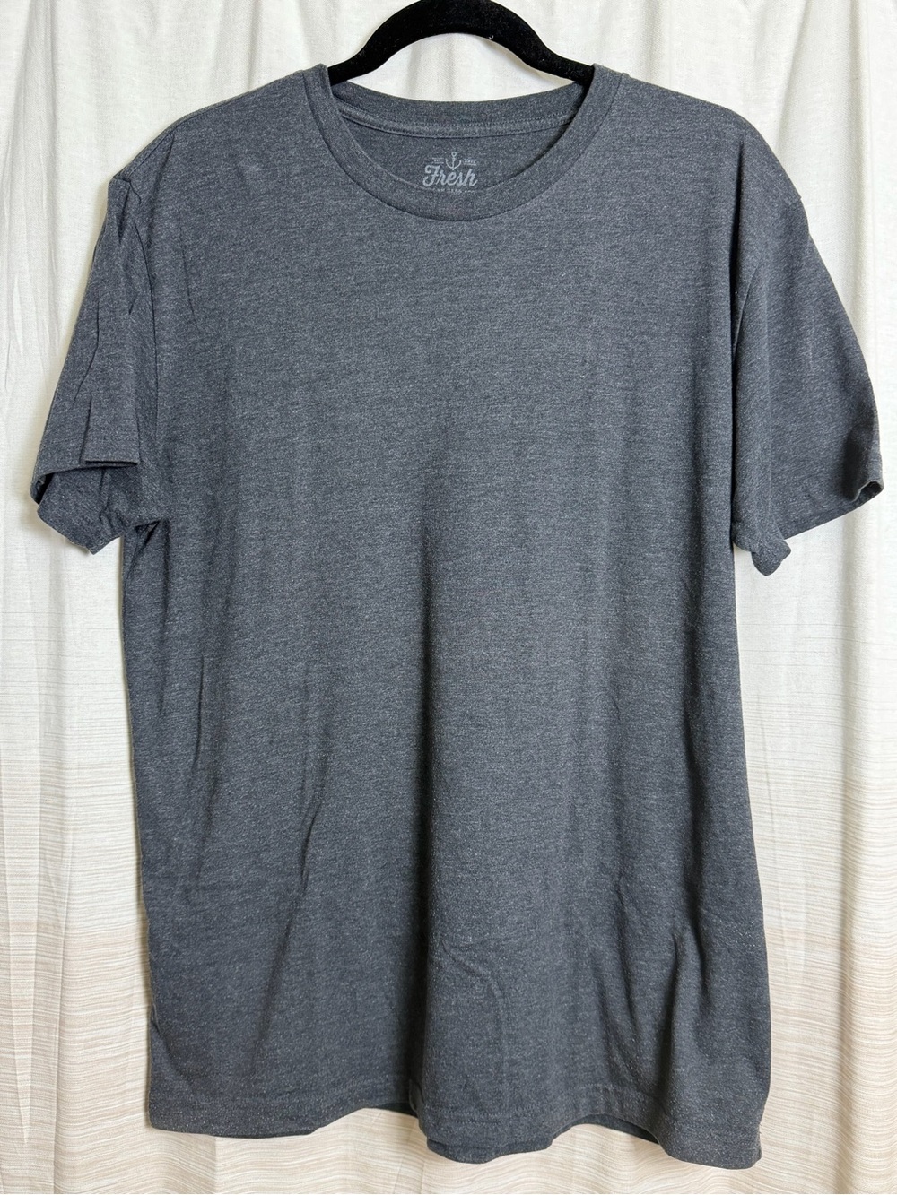 🌵 2 for $10
Fresh Clean Tees | Heathered Charcoal Crewneck T-Shirt | L